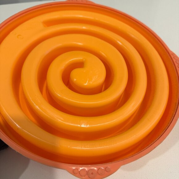 Outward Hound Fun Slow Feeder Dog Bowl 4 Cups Orange Spiral - Picture 7 of 7